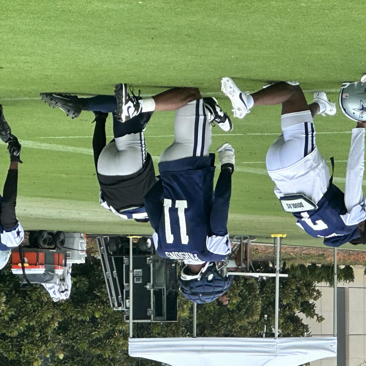 Micah Parsons gets unsurprisingly competitive at Cowboys' home run derby