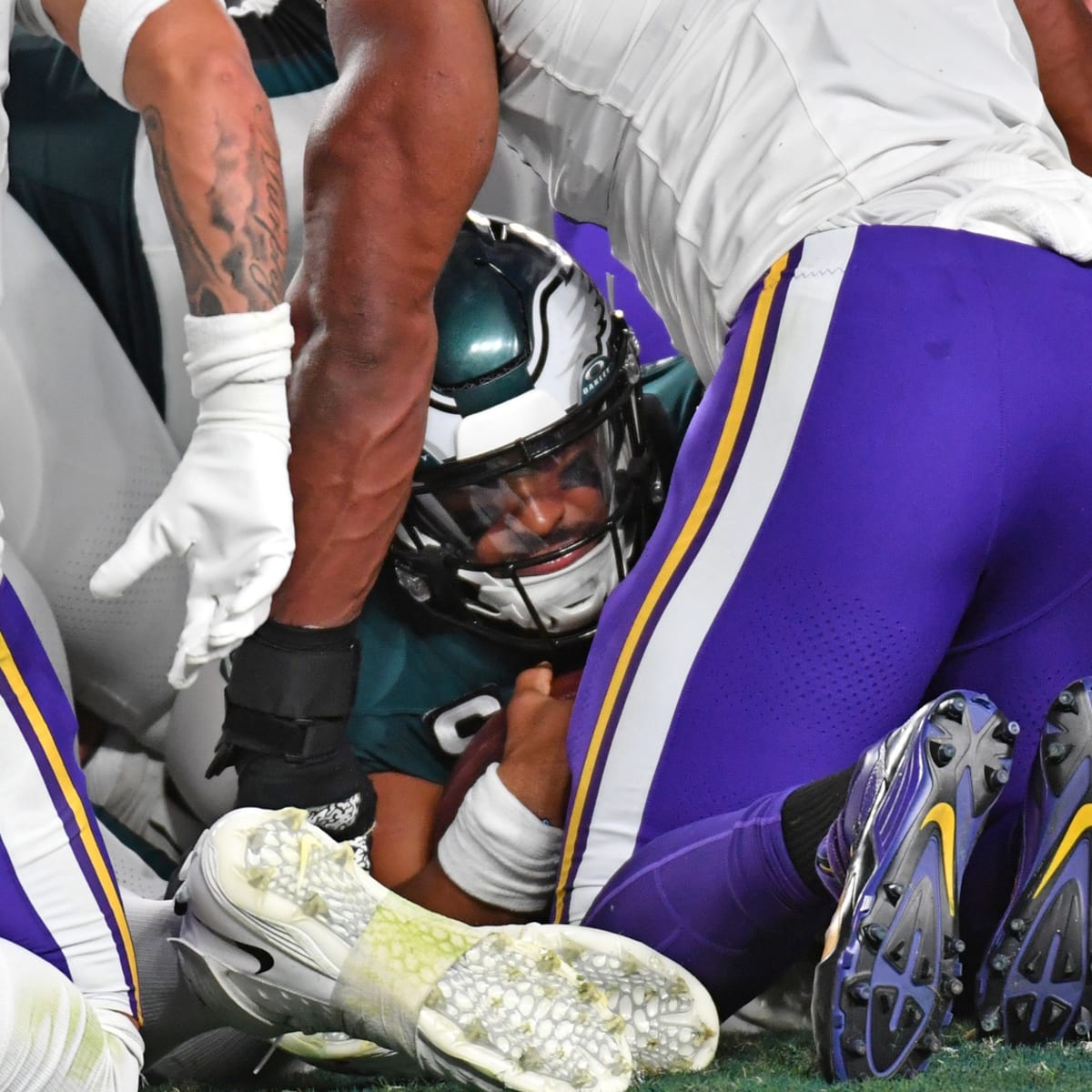 Vikings Lose 4 Fumbles To Eagles, Drop 2nd Consecutive Game