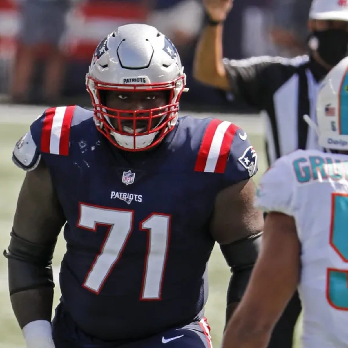 Do Patriots have to permanently move Michael Onwenu to right tackle now?