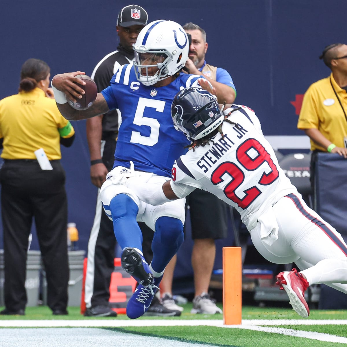 Houston Texans safety M.J. Stewart (29) takes his stance during an