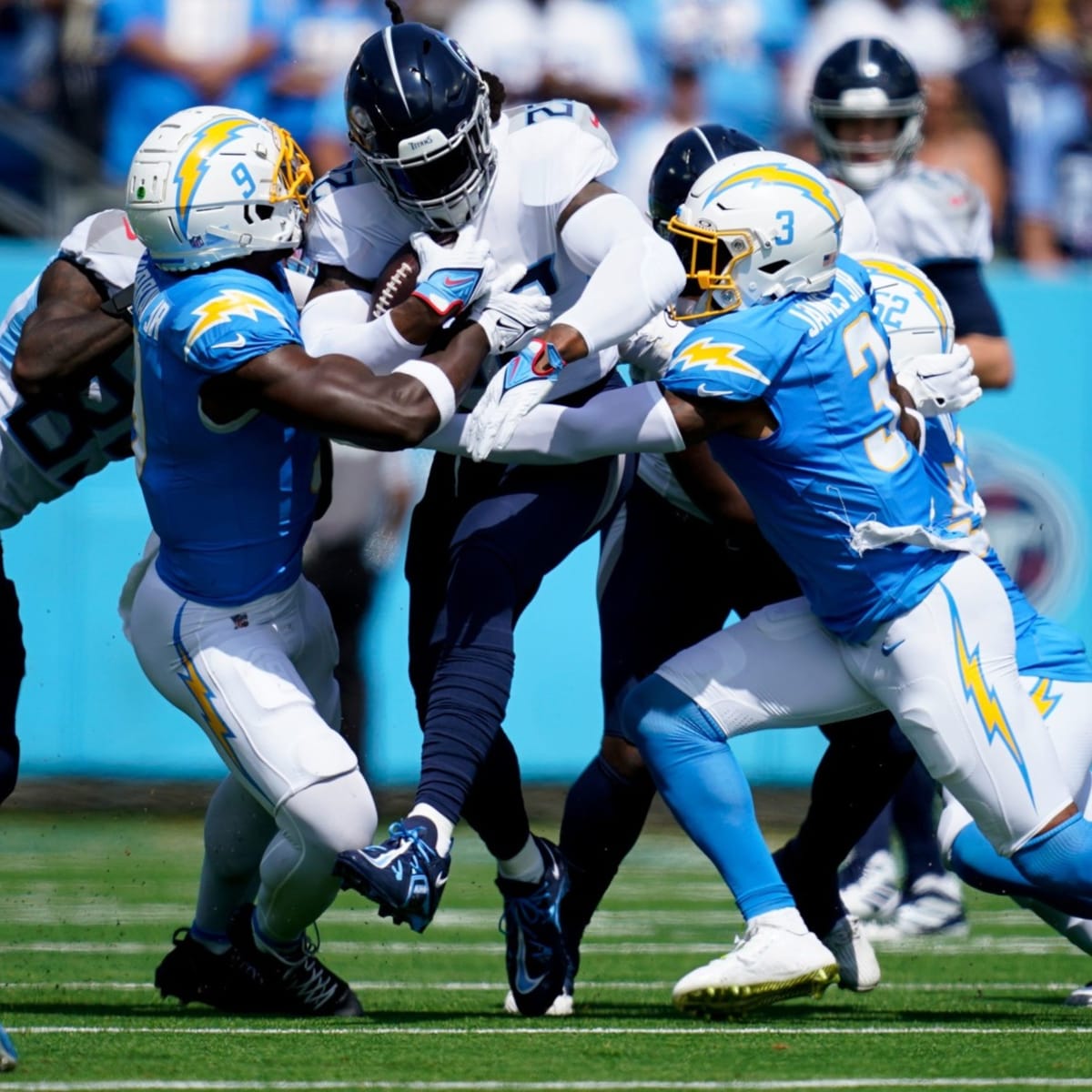 Titans vs Chargers live score & H2H