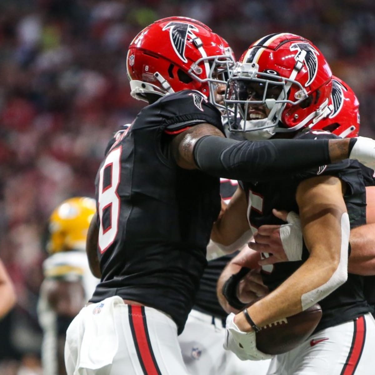 Falcons rally to pull out 25-24 victory over the Packers