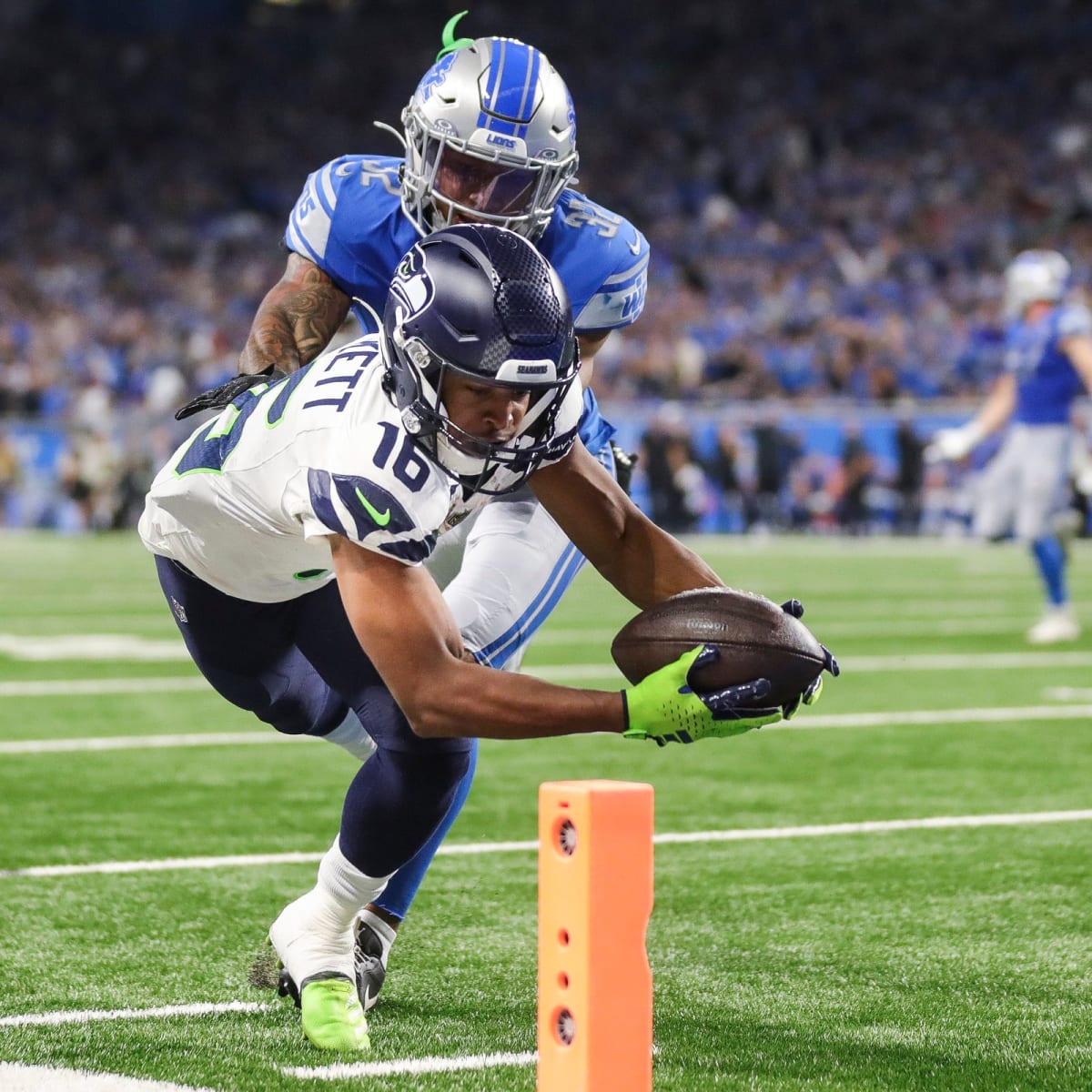 Seattle Seahawks wide receiver Tyler Lockett (16) and Los Angeles