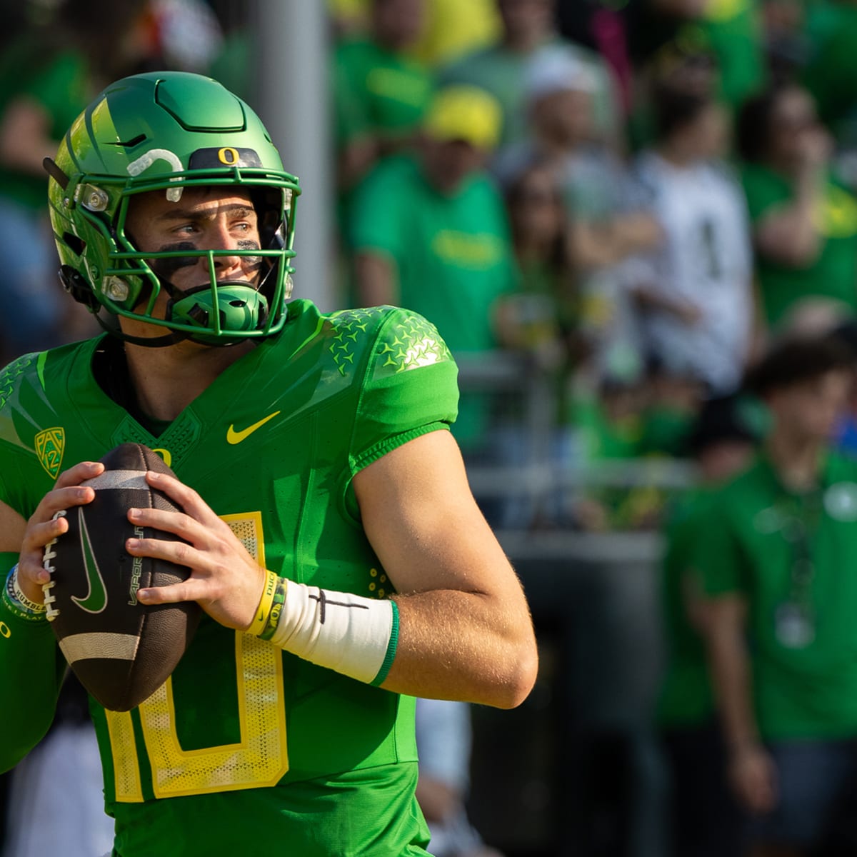 Oregon Ducks Quarterback Bo Nix Returning to Eugene in 2023 - Sports  Illustrated Oregon Ducks News, Analysis and More