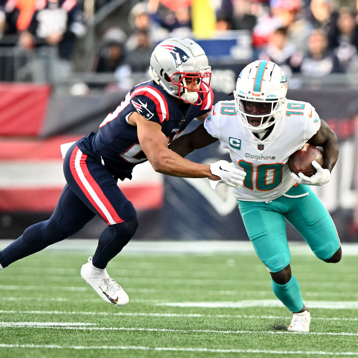 Tyreek Hill touchdown gives Dolphins 17-3 halftime lead over