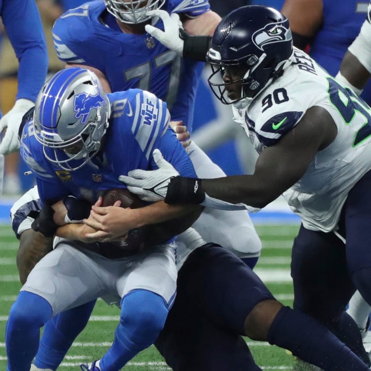 Seahawks Sign DE Dre'Mont Jones