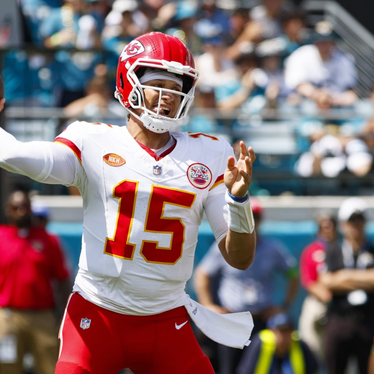 NFL scores, schedule, live updates in Week 1: Patrick Mahomes with