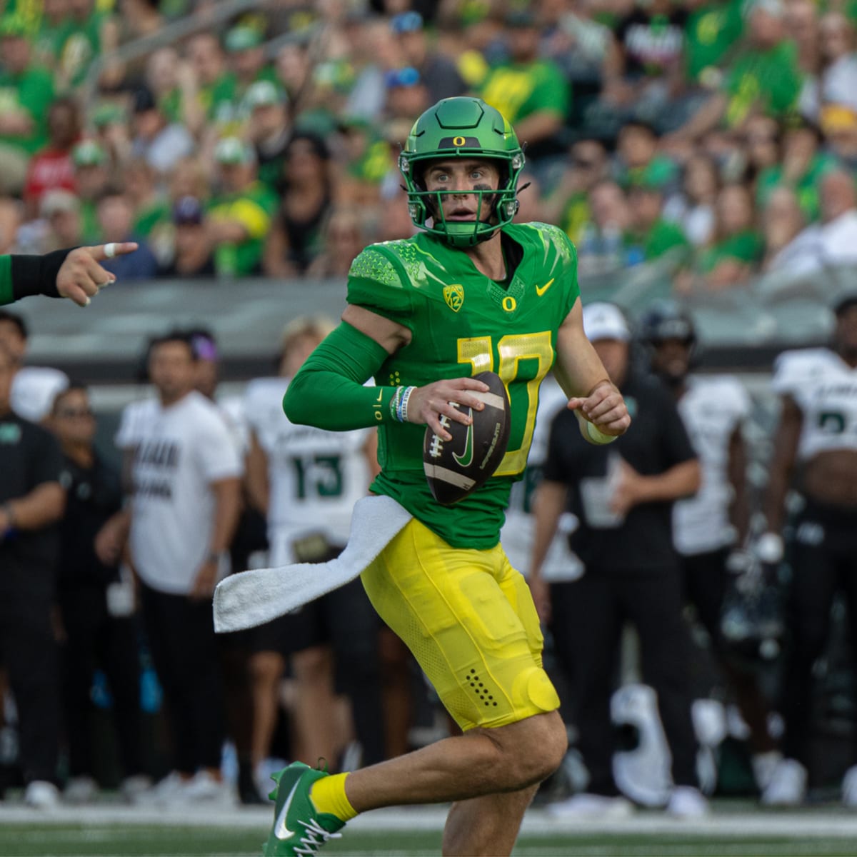 Oregon Ducks Quarterback Bo Nix Returning to Eugene in 2023 - Sports  Illustrated Oregon Ducks News, Analysis and More