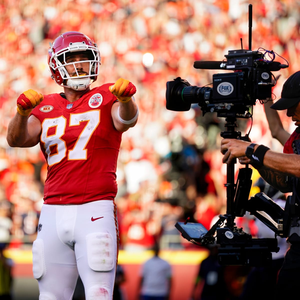 NFL - The Kansas City Chiefs TE Travis Kelce swaps jerseys with