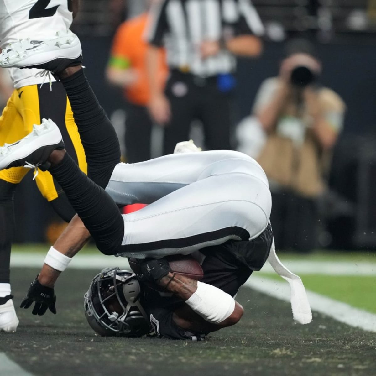 Kenny Pickett passes for 2 touchdowns as Pittsburgh Steelers top Las Vegas  Raiders 23-18, Sports