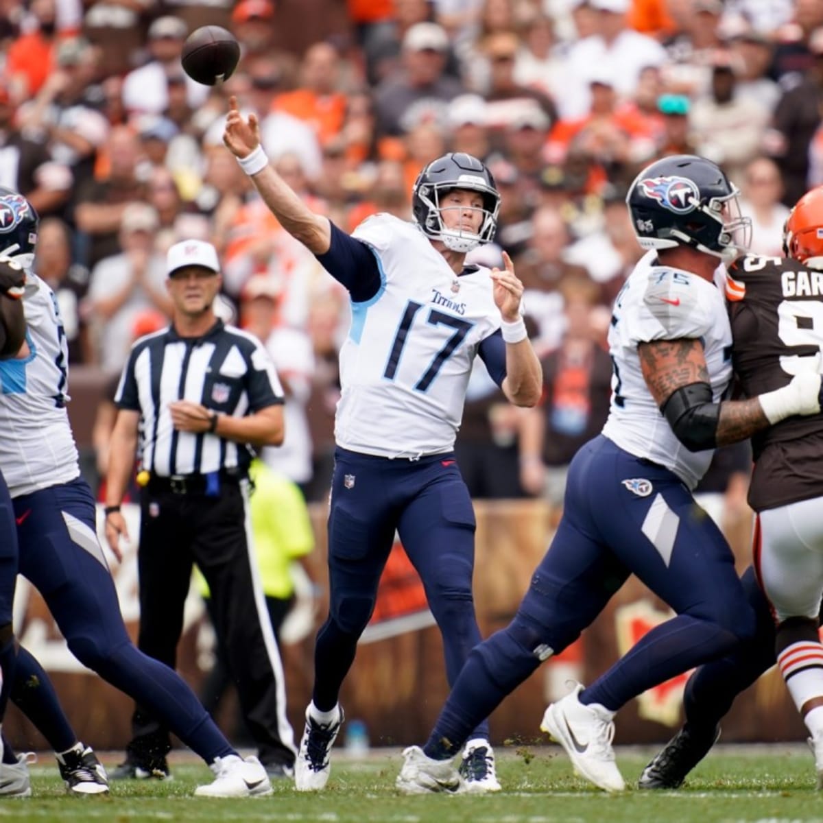 WATCH: Titans WR Chris Moore Brings in Insane 33-yard Catch on Fourth Down  - Sports Illustrated Tennessee Titans News, Analysis and More