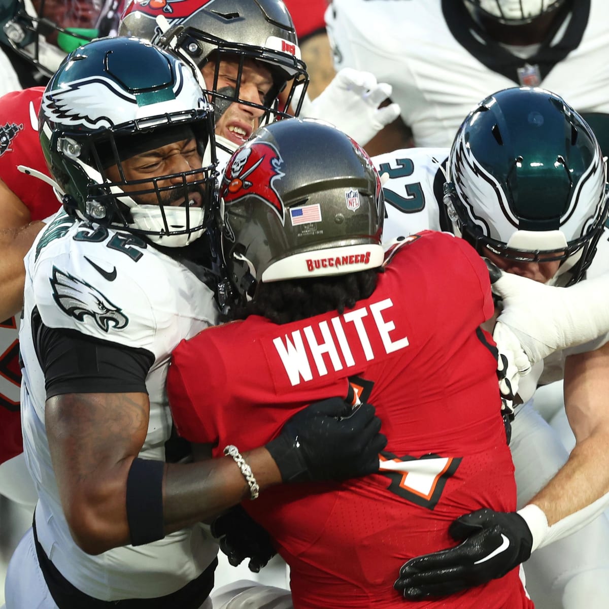 Where to Eagles-Buccaneers game Monday night: Predictions, injury news