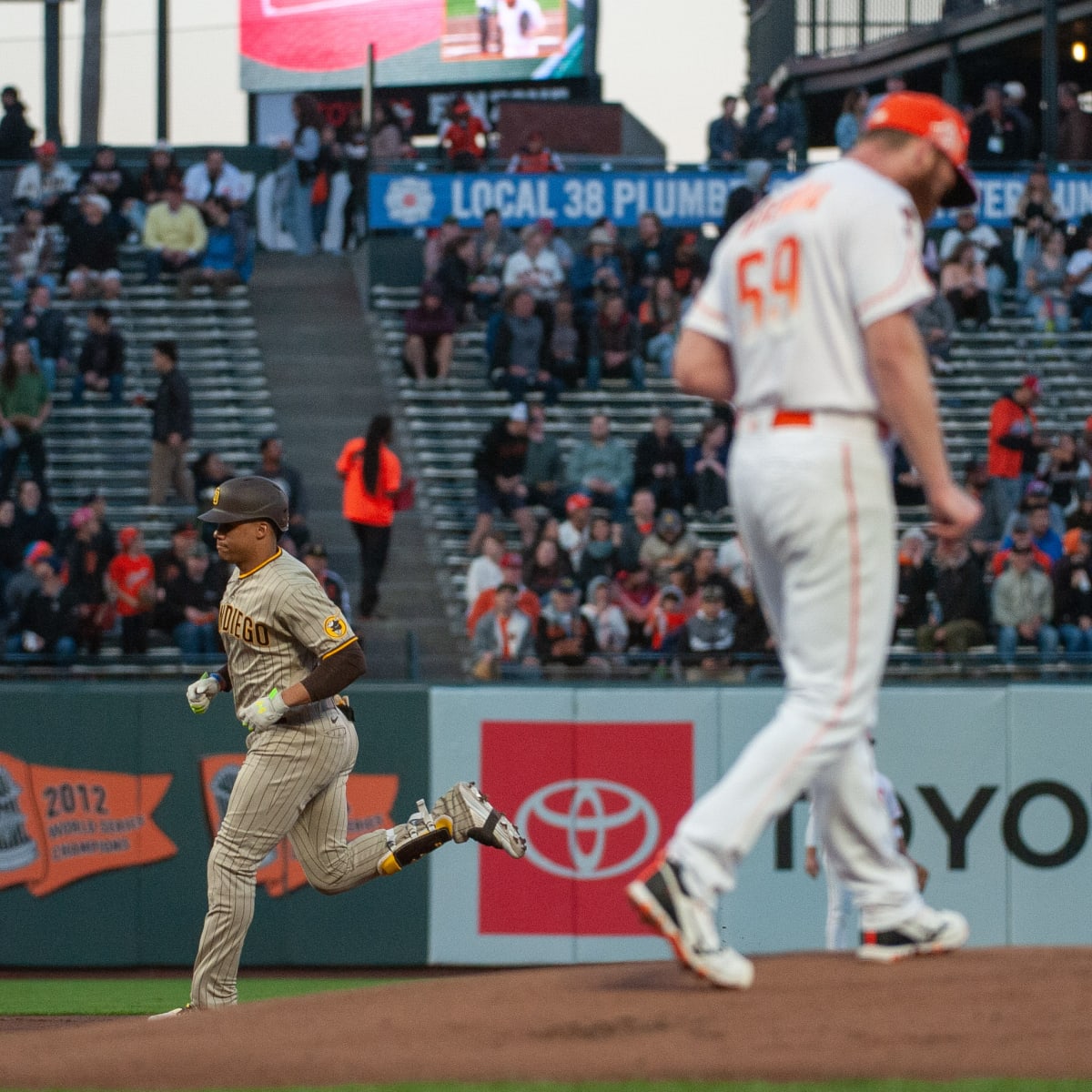 SF Giants pour it on in 15-0 rout of archrival Dodgers