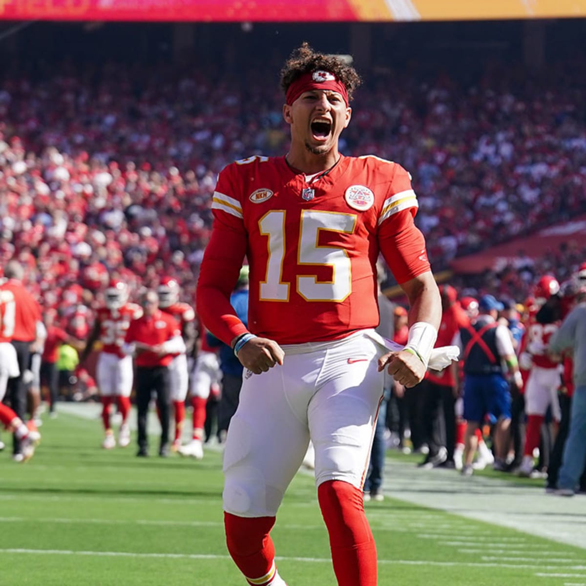 NFL: Patrick Mahomes agrees to terms on restructured Chiefs contract