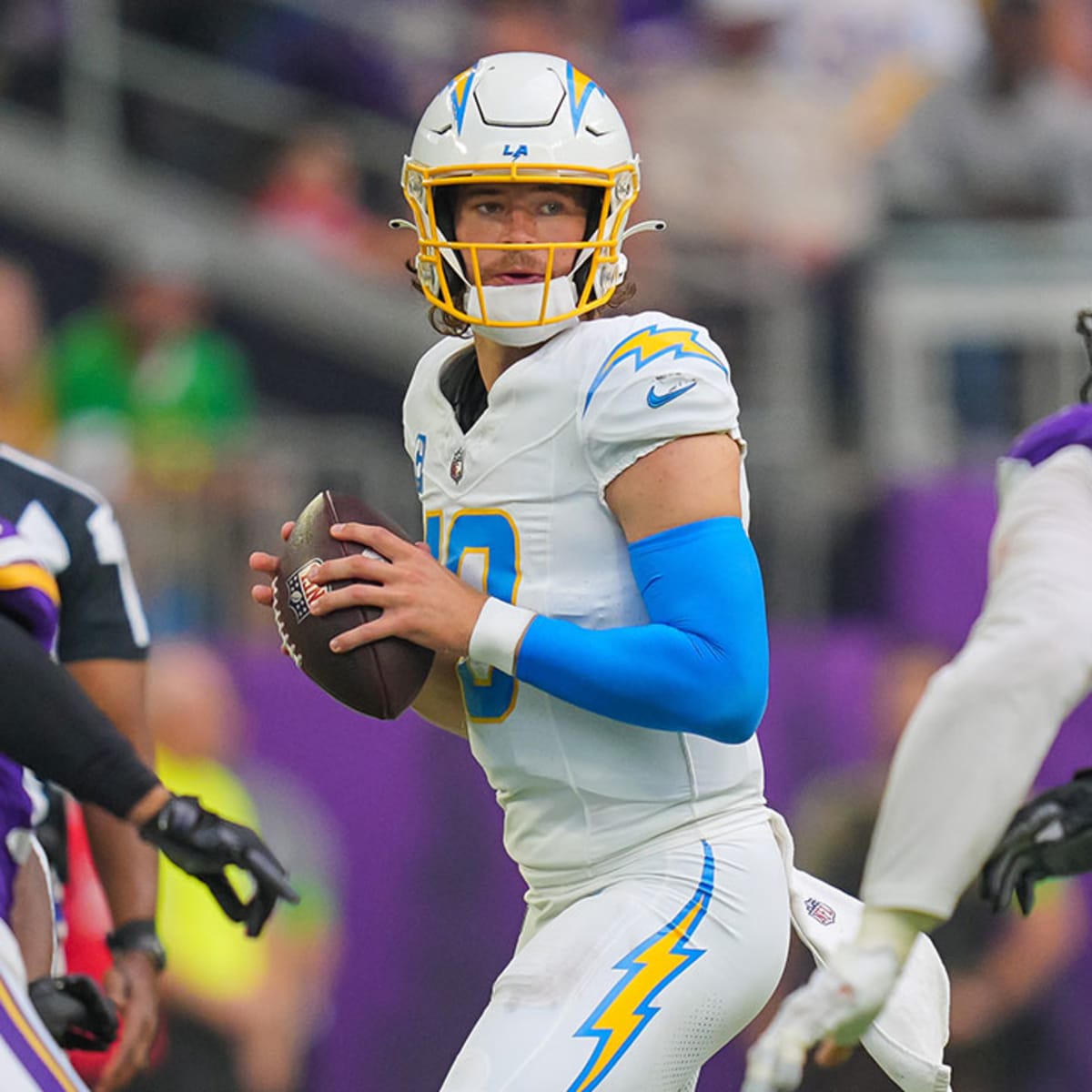 Watch: Justin Herbert throws third touchdown pass of the game for the Los  Angeles Chargers 