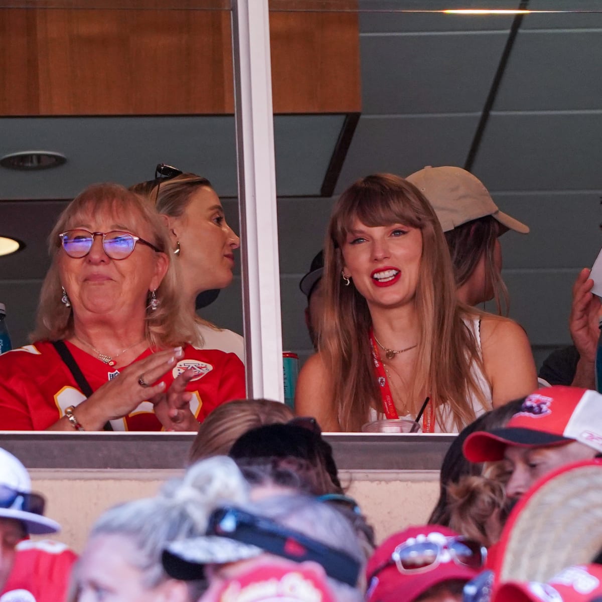 Travis Kelce lauds 'ballsy' Taylor Swift for appearing at Chiefs