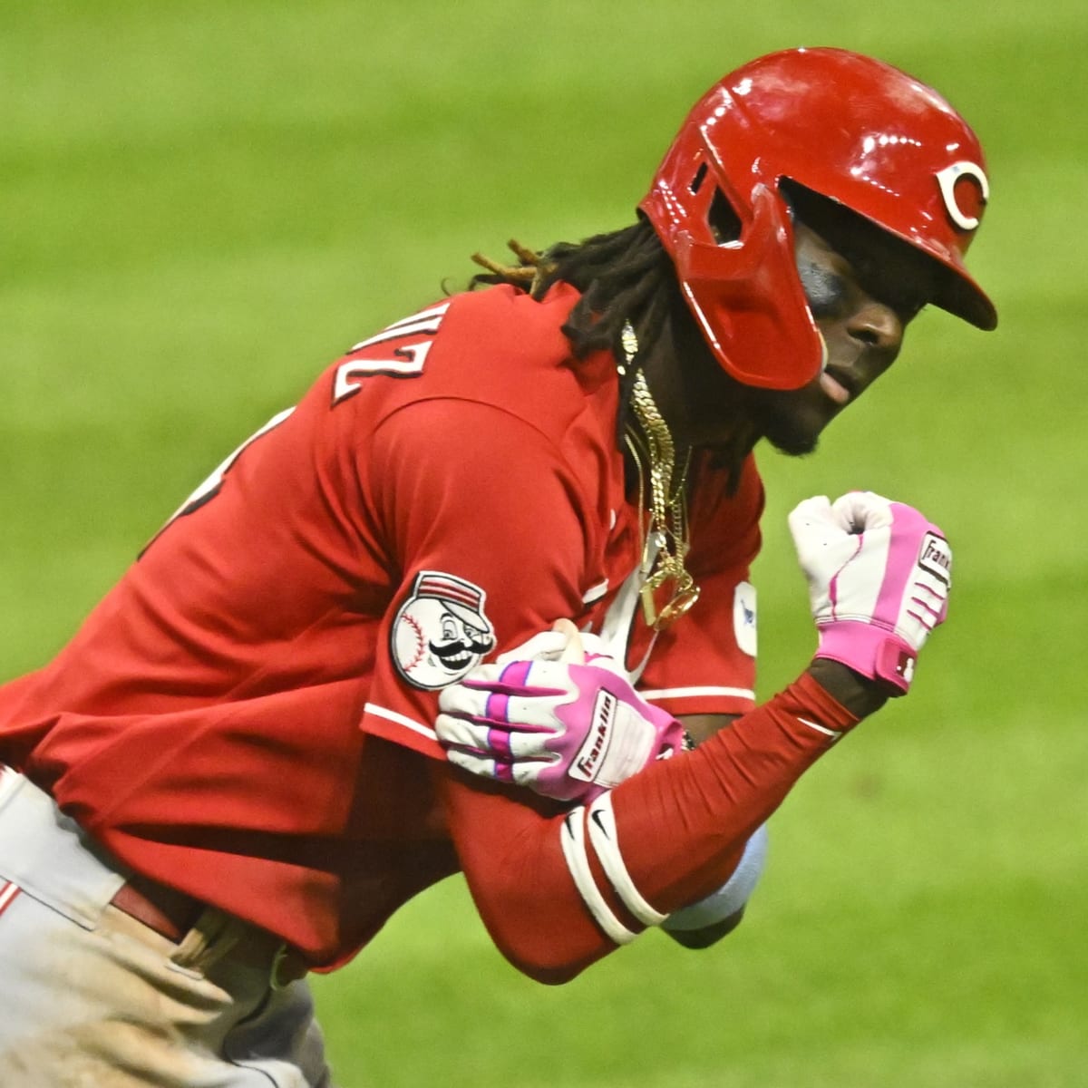 Reds rout Nationals 9-2 to keep slim playoff hopes alive