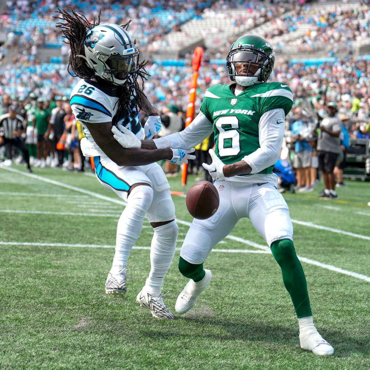 New York Jets wide receiver Irvin Charles (82) makes a catch in