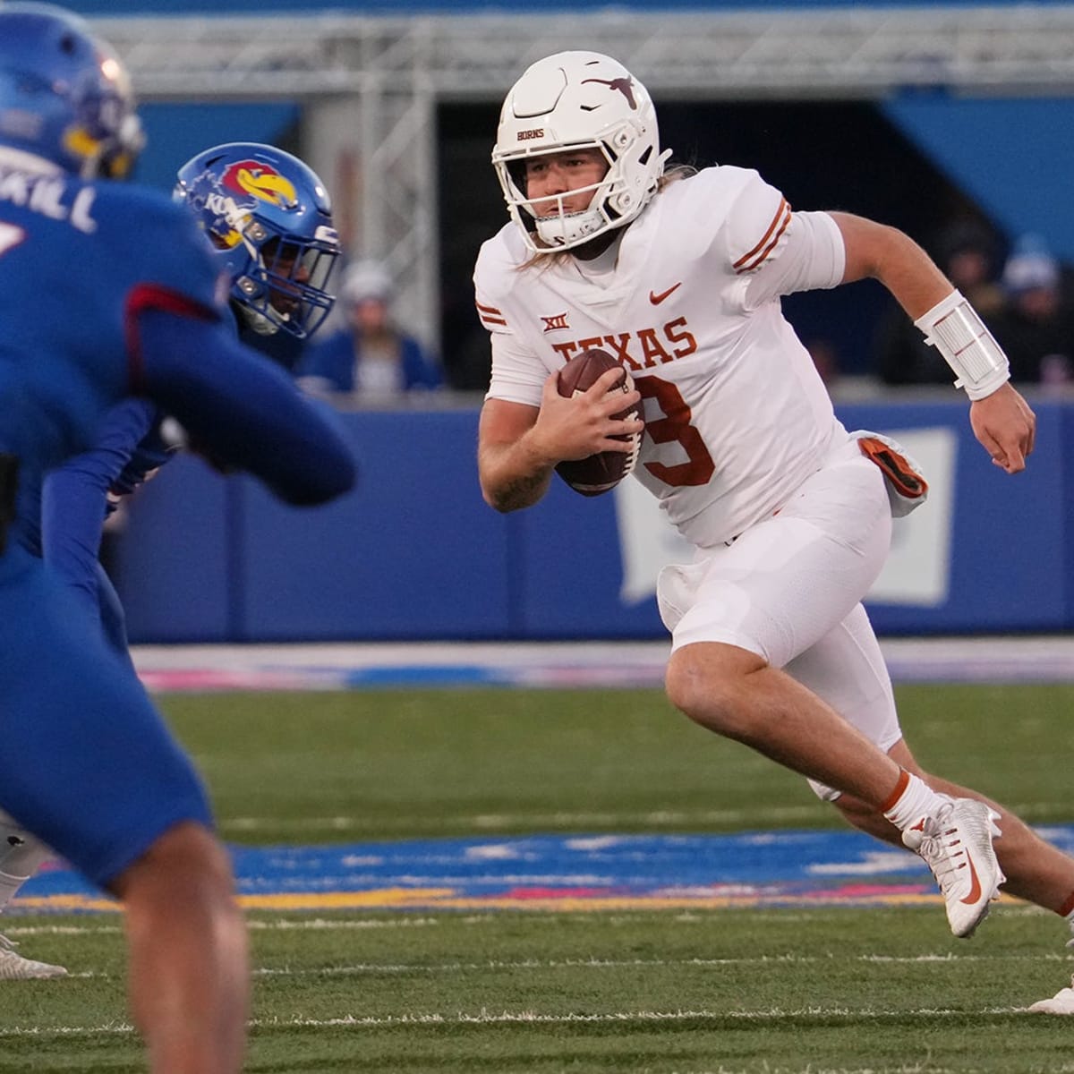 Football cruises past Kansas, 55-14 - University of Texas Athletics