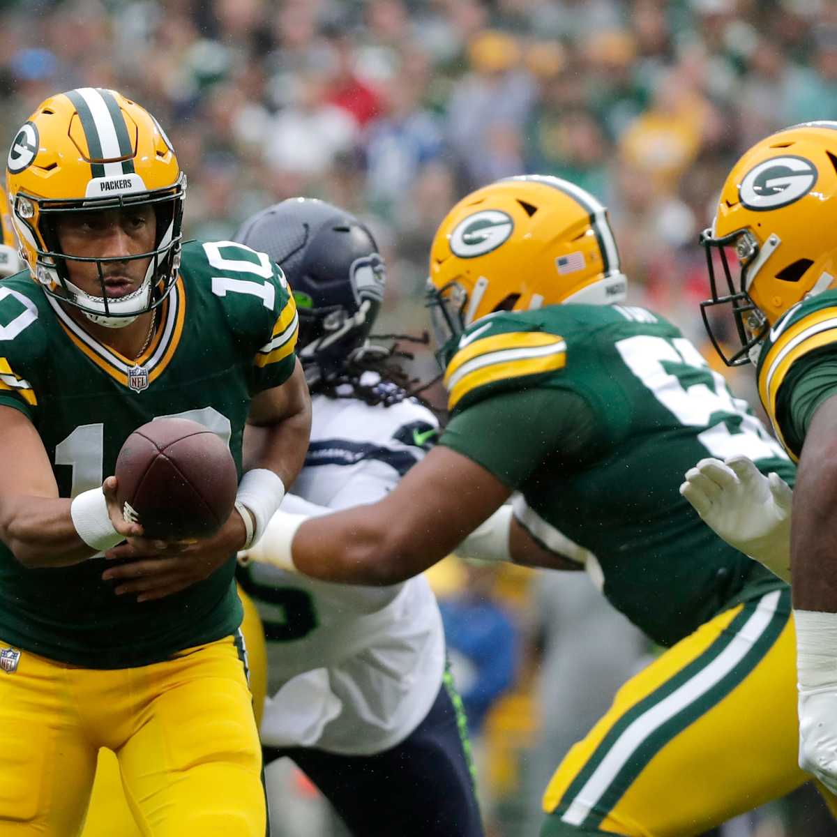 NFL picks: How public is betting spread, moneyline, over/under for Lions-Packers  on TNF in Week 4 - DraftKings Network