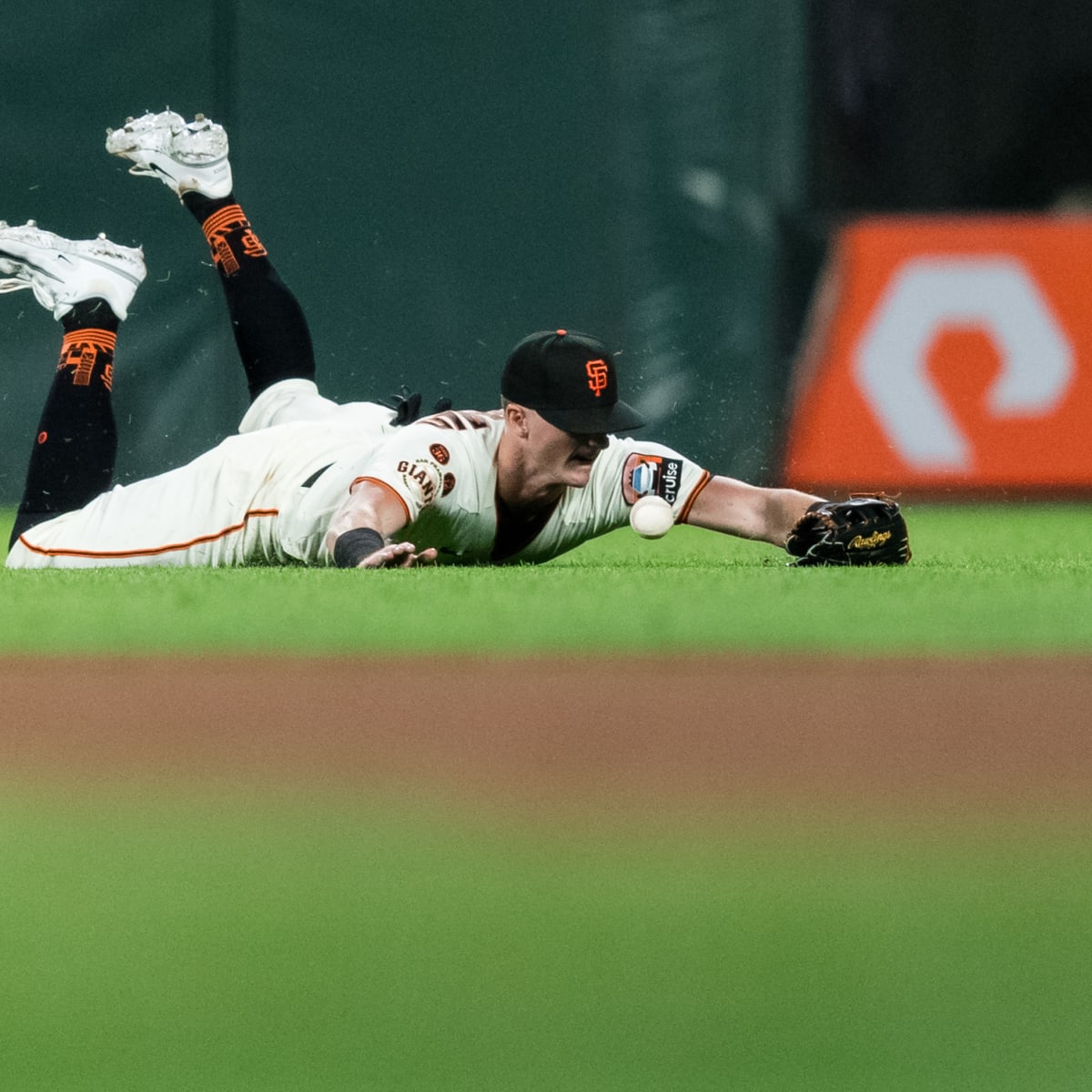 SF Giants use youth movement to beat Dodgers, Kershaw