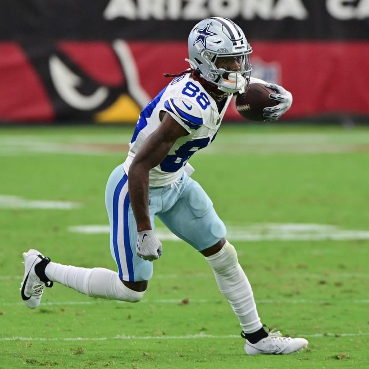 Arlington, United States. 24th Dec, 2022. Dallas Cowboys CeeDee Lamb makes  a 36-yard touchdown catch against the Philadelphia Eagles during their NFL  game at AT&T Stadium in Arlington, Texas on Saturday, December