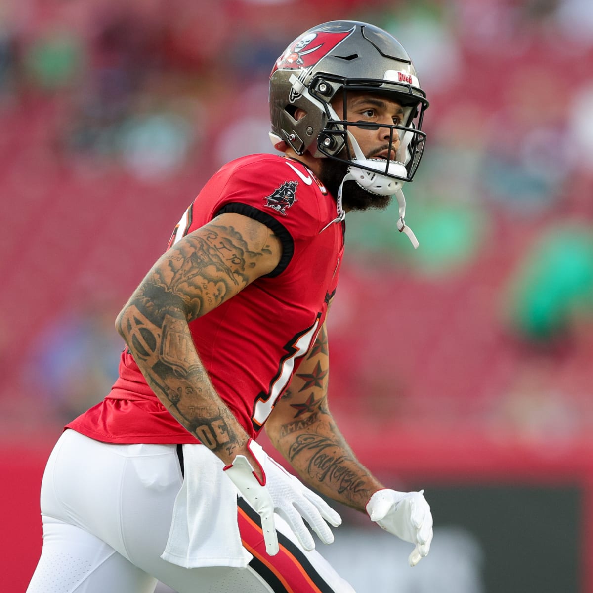 Buccaneers Defender Hurt and Out for Remainder of Game Against Saints