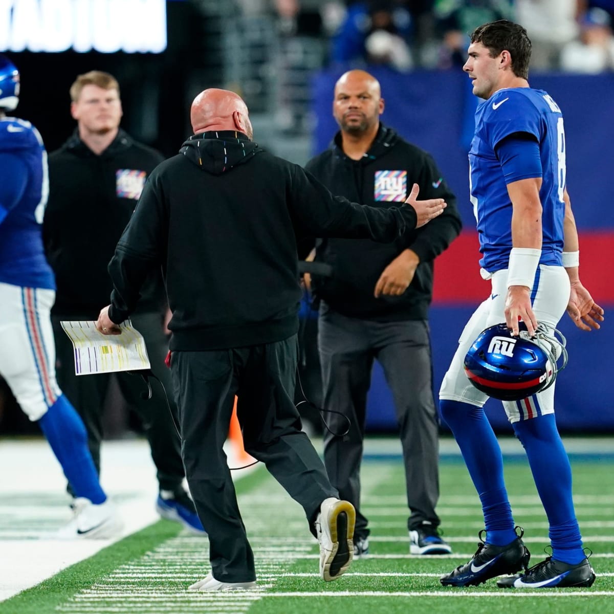 New York Giants linebacker Kayvon Thibodeaux (5) watches replay