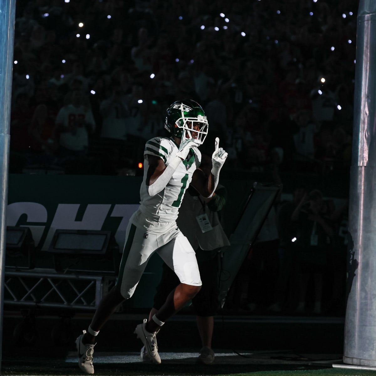 Cincinnati cornerback Ahmad Sauce Gardner holds up a jersey for