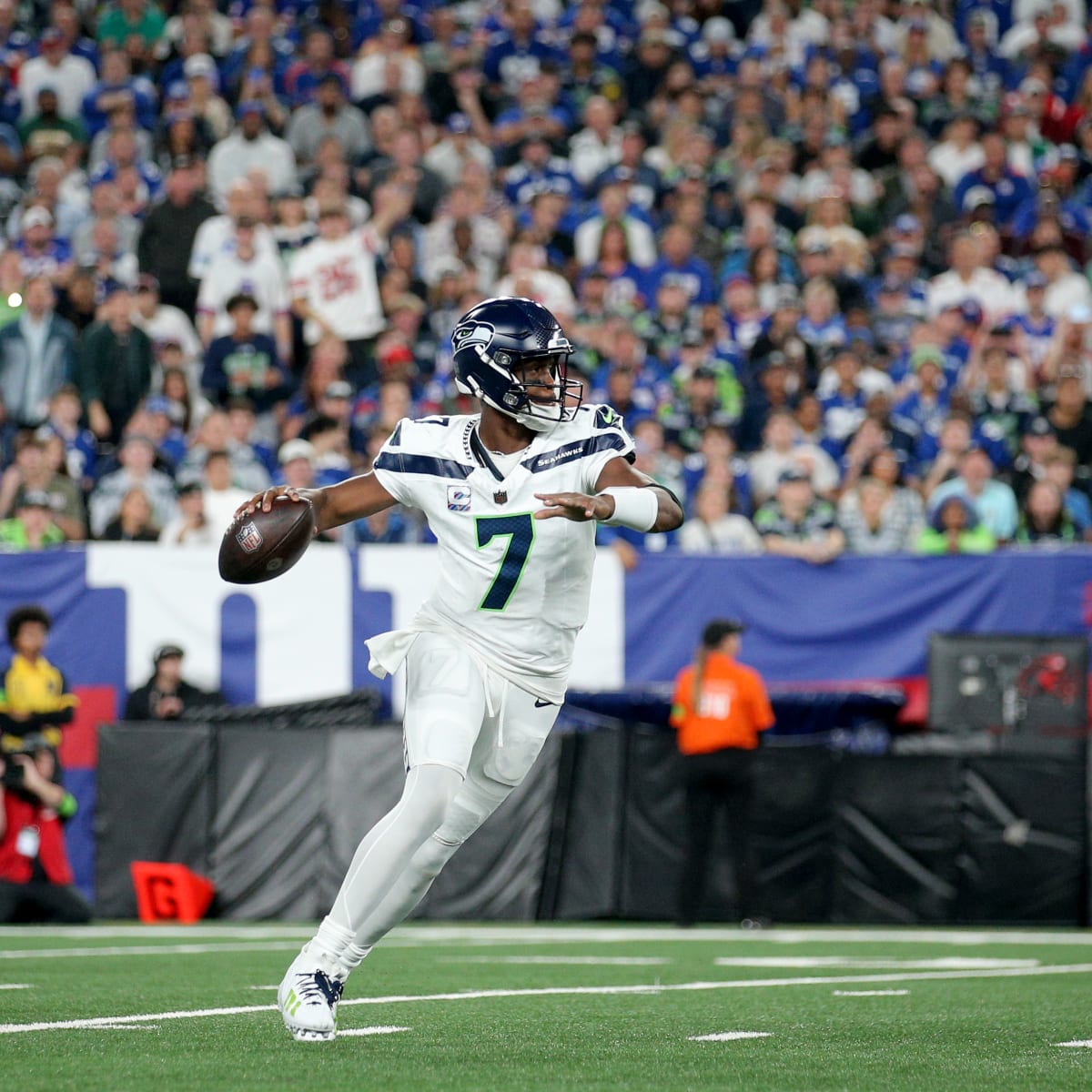 Seattle Seahawks QB Geno Smith Returns vs. New York Giants - Tracker -  Sports Illustrated Seattle Seahawks News, Analysis and More