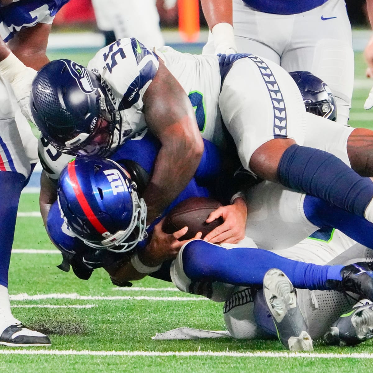 Seahawks defense dominates in 24-3 win over Giants on Monday Night