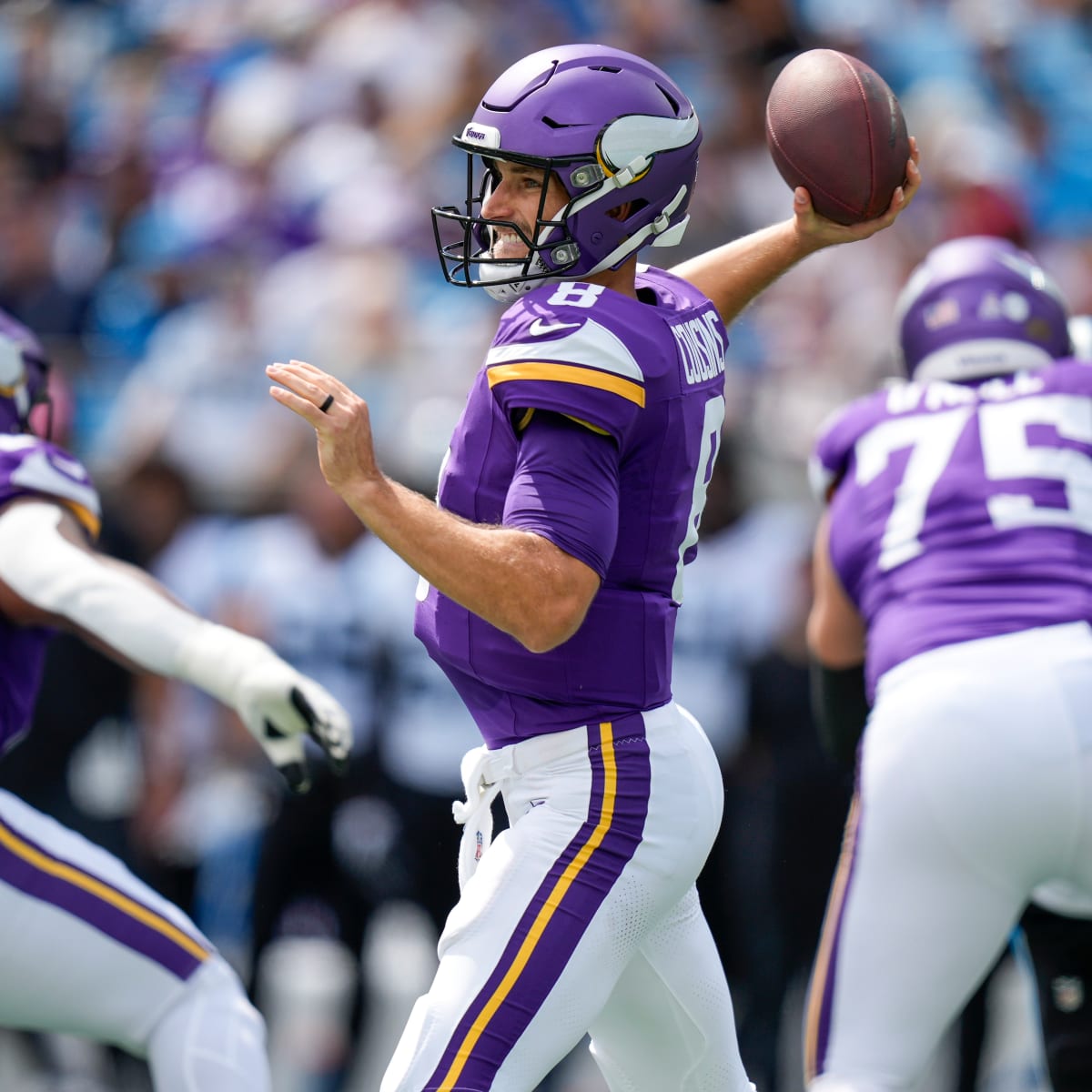 Vikings at Eagles odds, picks: Point spread, total, player props