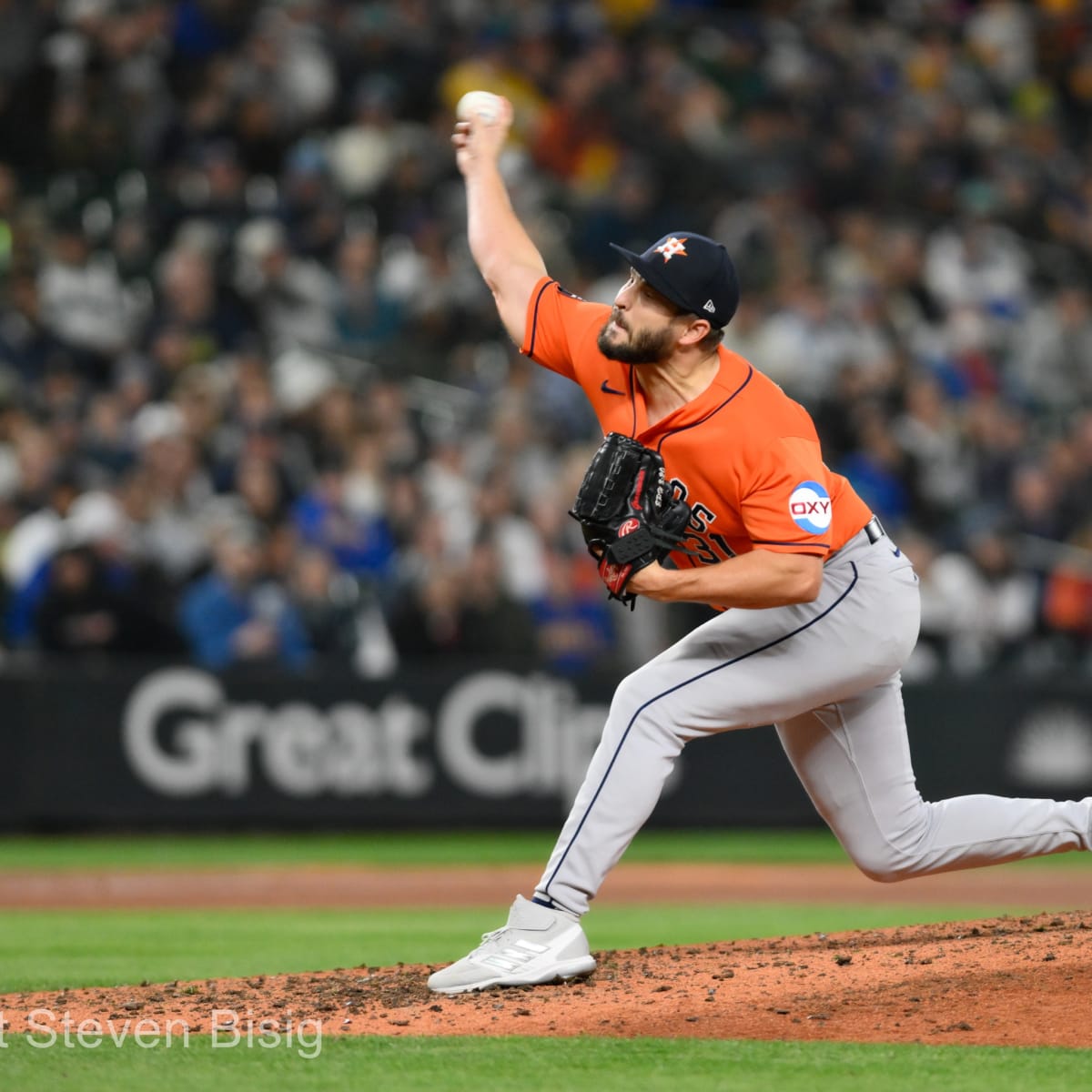 Astros reliever out for playoffs due to off-field injury