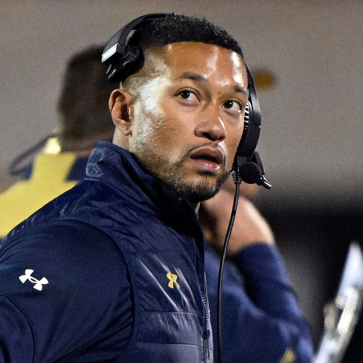 Notre Dame football loses offensive line coach to Chicago Bears