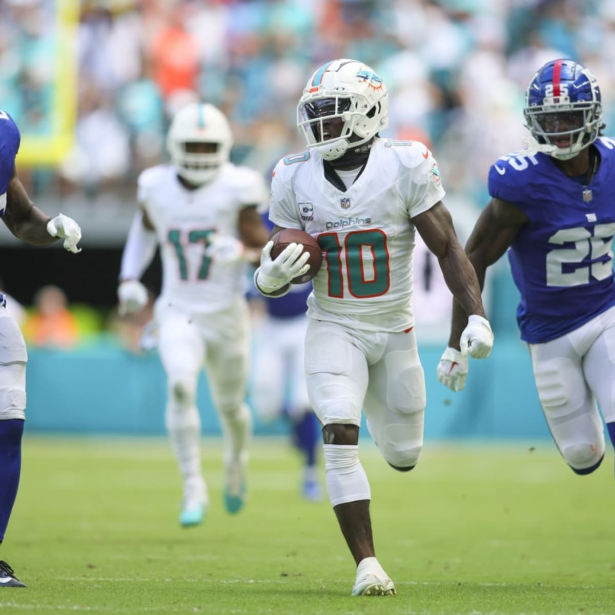 EAST RUTHERFORD, NJ - OCTOBER 09: Miami Dolphins wide receiver Tyreek Hill  (10) runs after the catch during the National Football League game between  the New York Jets and Miami Dolphins on