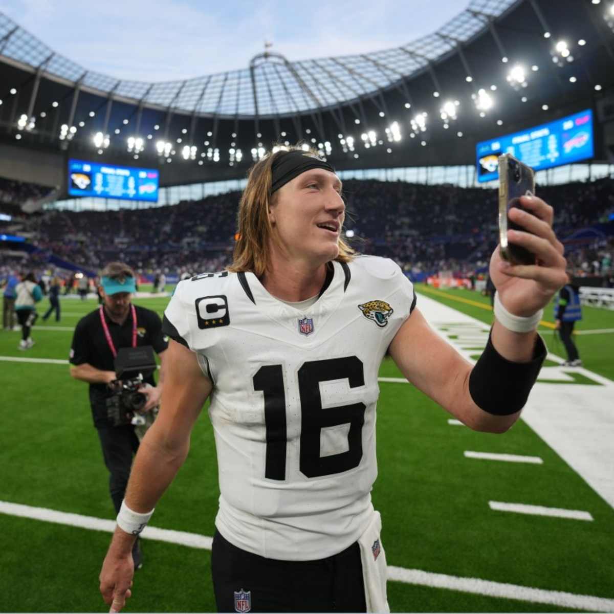 Jacksonville Jaguars' QB Trevor Lawrence Breaks Down His 3 Interceptions Vs.  the Texans - Sports Illustrated Jacksonville Jaguars News, Analysis and More