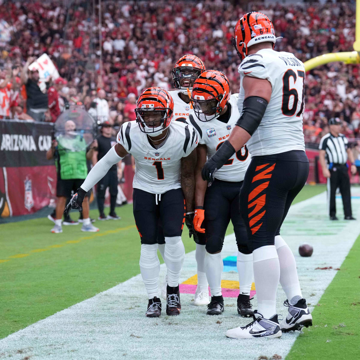 Maryland, USA. 20th Aug, 2021. August 20, 2021: Cincinnati Bengals wide  receiver Ja'Marr Chase (1) warms up before the NFL preseason game between  the Cincinnati Bengals and the Washington Football Team at