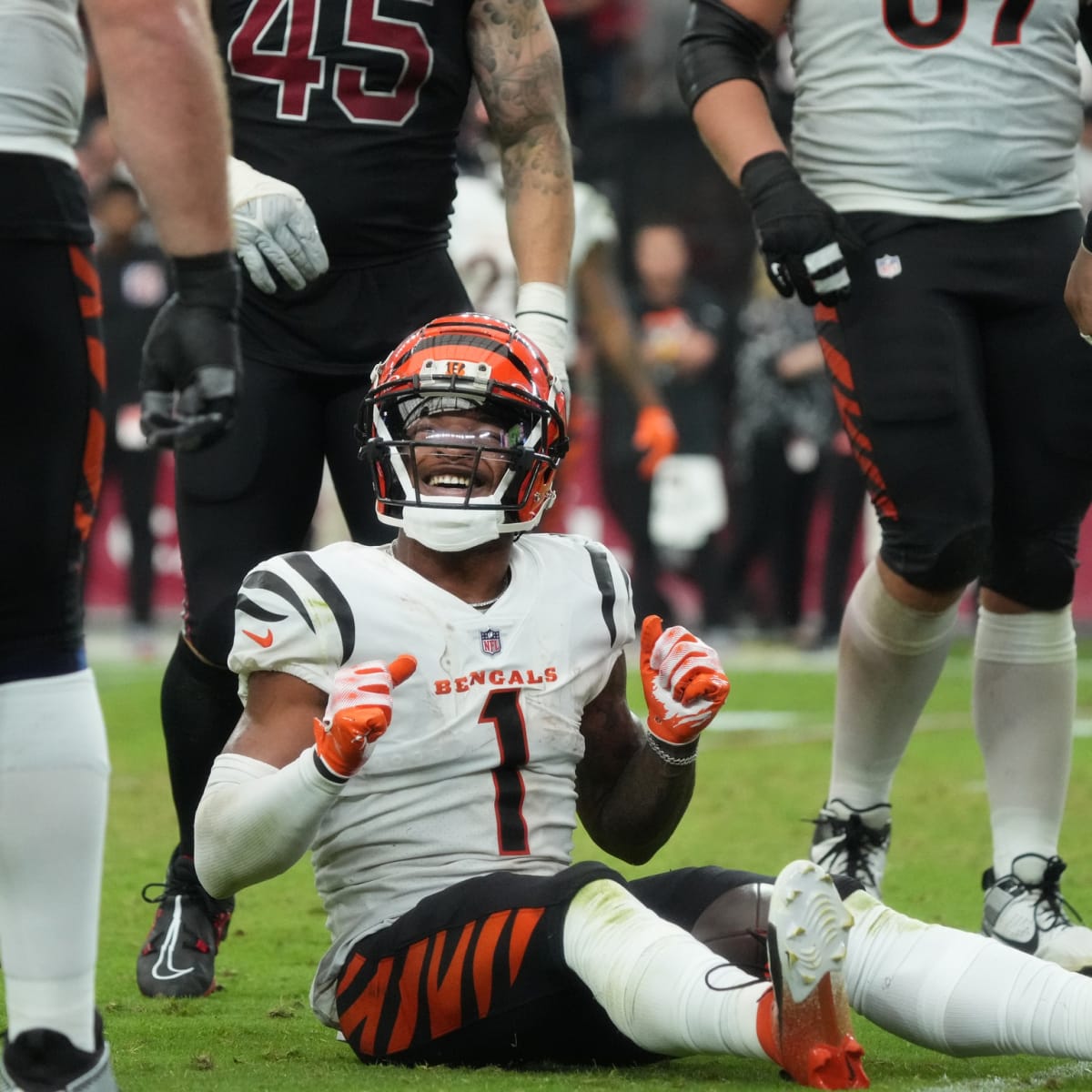 Cincinnati, United States. 15th Jan, 2023. Cincinnati Bengals wide receiver  JaMarr Chase (1) celebrates his touchdown against the Baltimore Ravens with  teammates during the first half of play in the AFC Wild