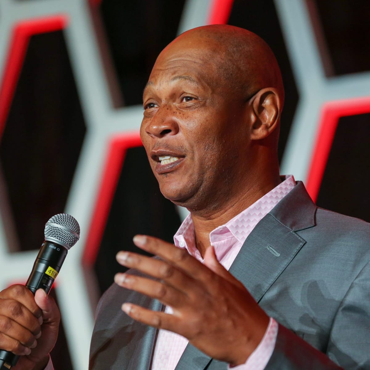 Louisville Men's Basketball Head Coach Kenny Payne 'Excited' for First  Preseason Practice - Sports Illustrated Louisville Cardinals News, Analysis  and More