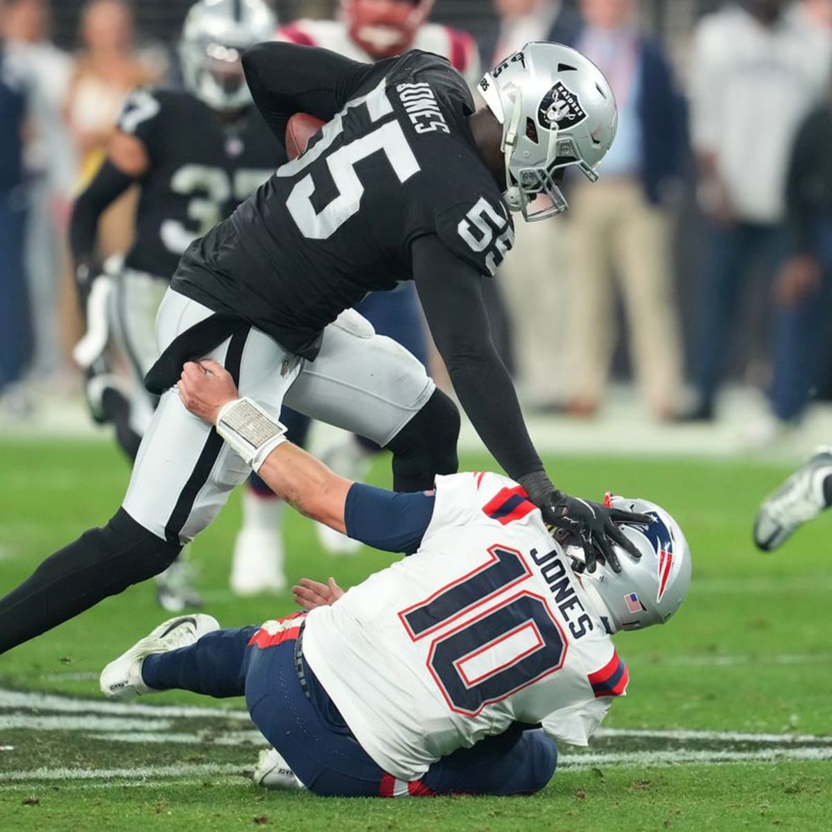 New England Patriots vs Las Vegas Raiders - December 18, 2022