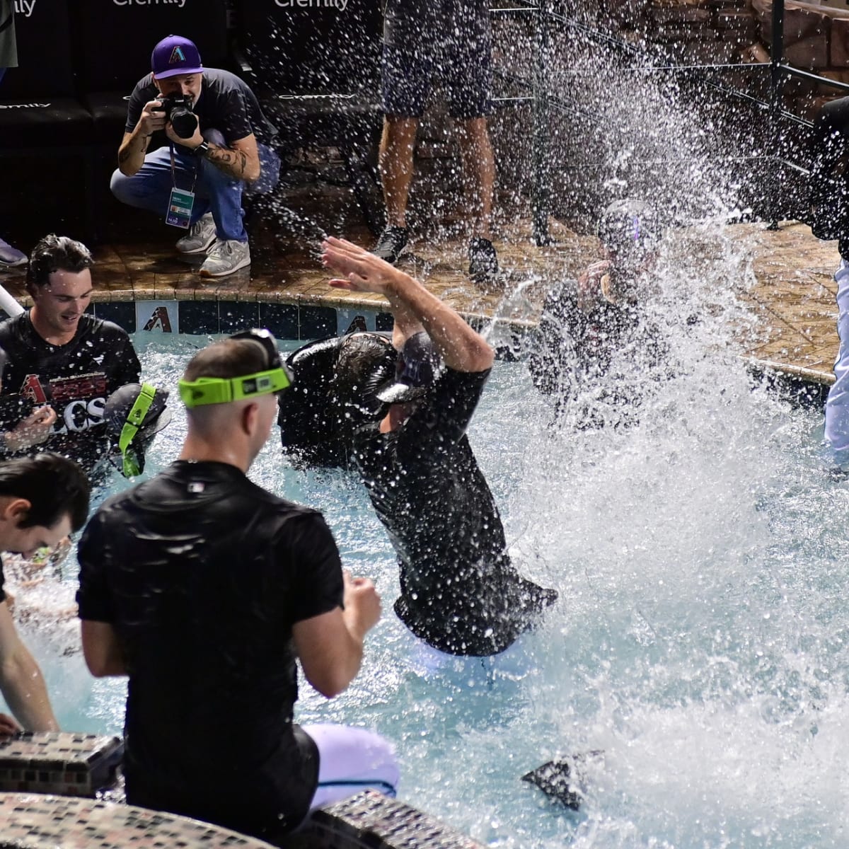 D-backs celebrate at pool after sweeping LA