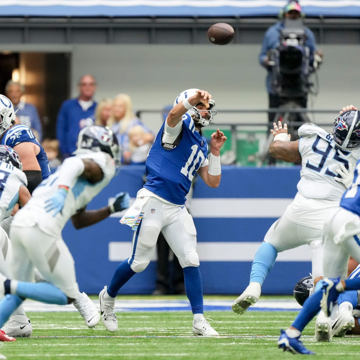 Jaguars open season with win over Colts