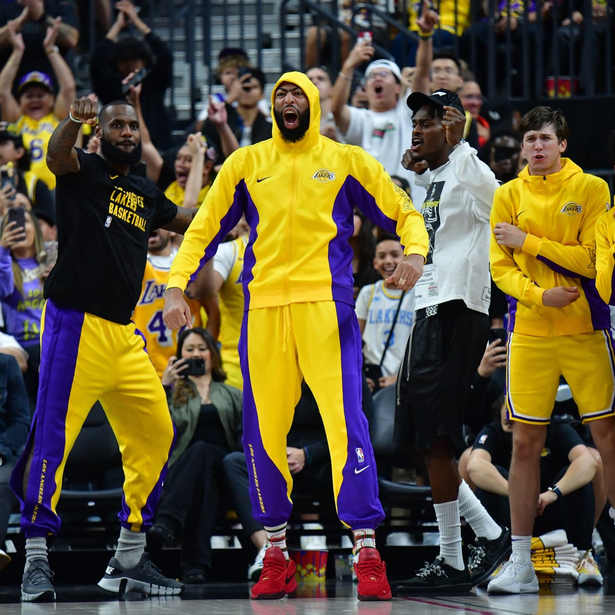 Uni Watch - Los Angeles Lakers bring back Showtime with latest