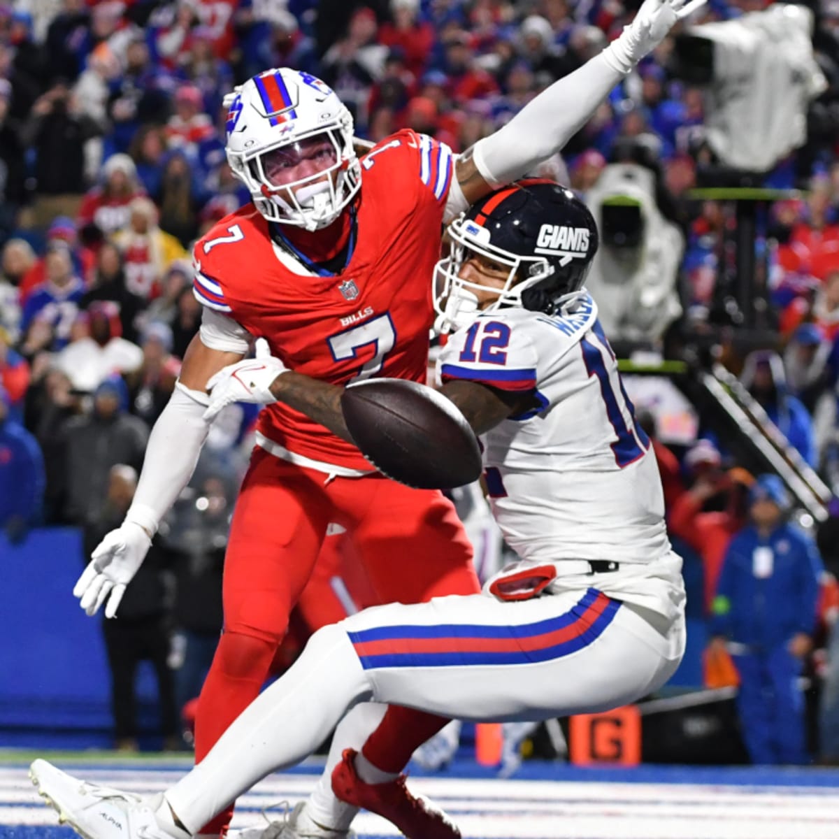 NFL World in Disbelief After Apparent No-Call on Last Play of Giants-Bills  Game - Sports Illustrated