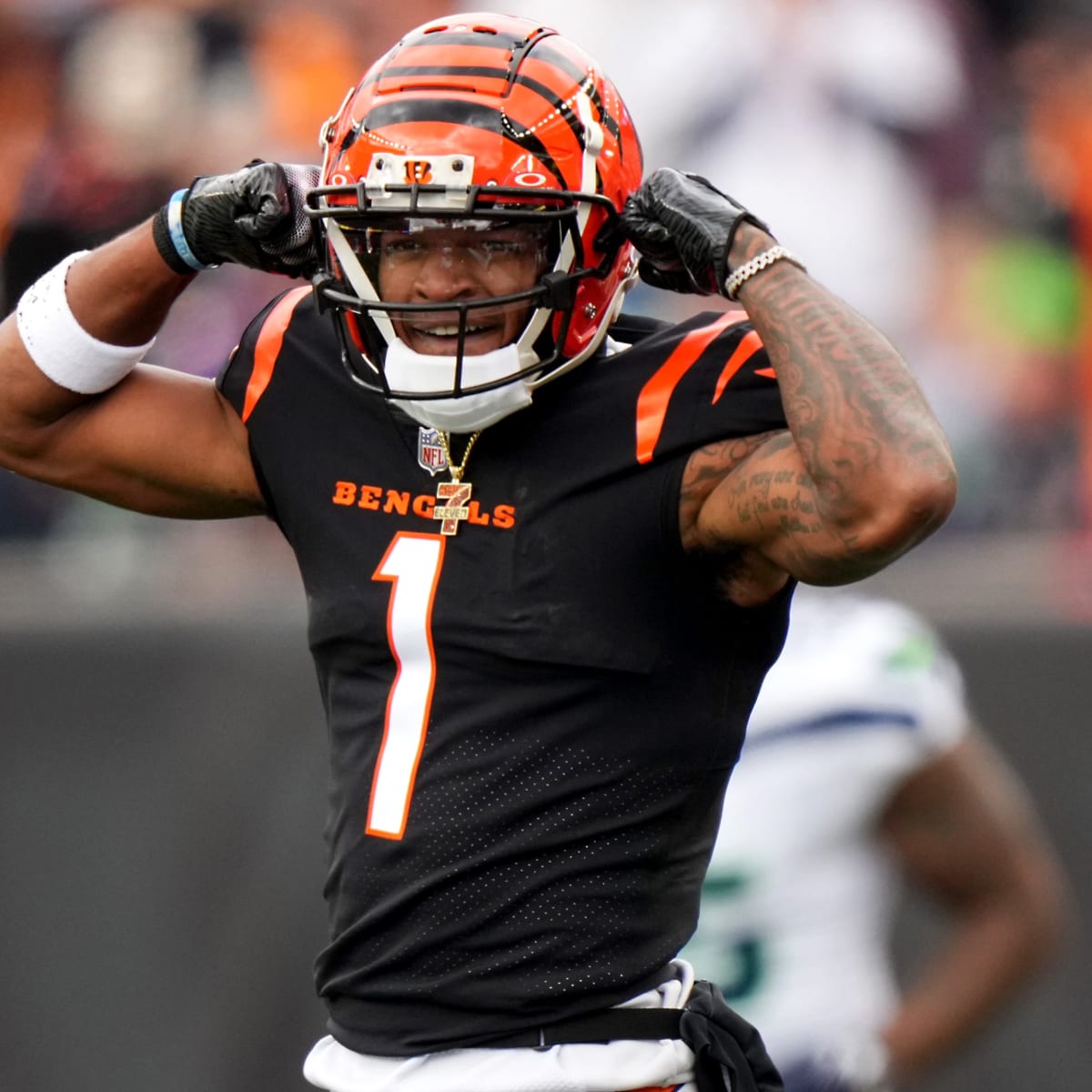 Bengals WR Ja'Marr Chase day to day with shoulder injury. DT