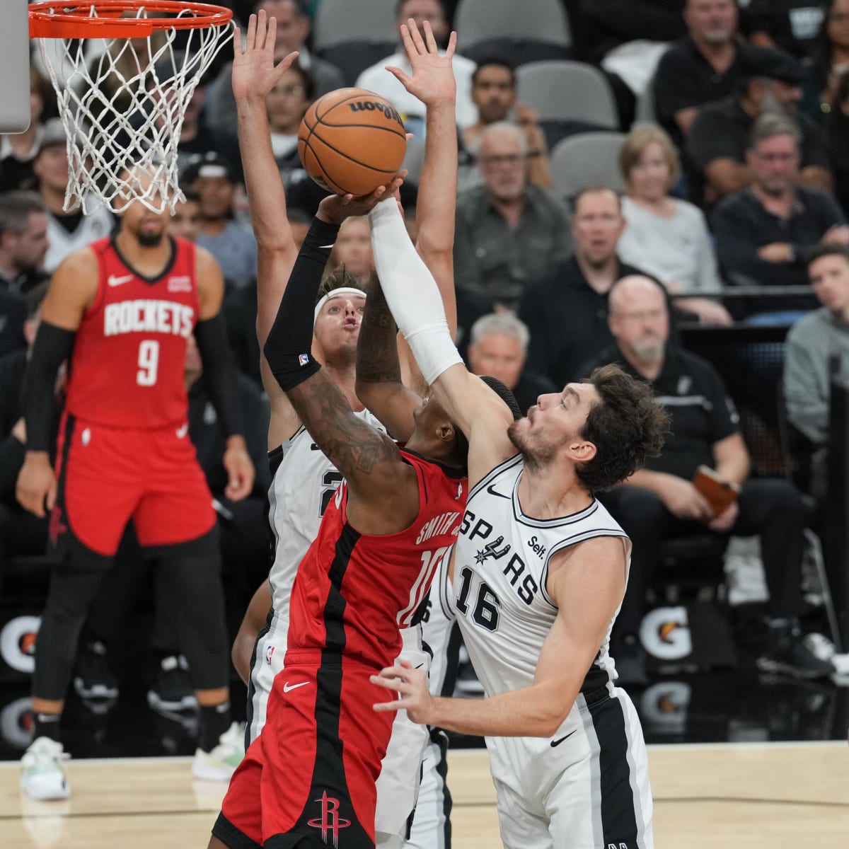 Warriors top Rockets, gear up for Spurs Wednesday