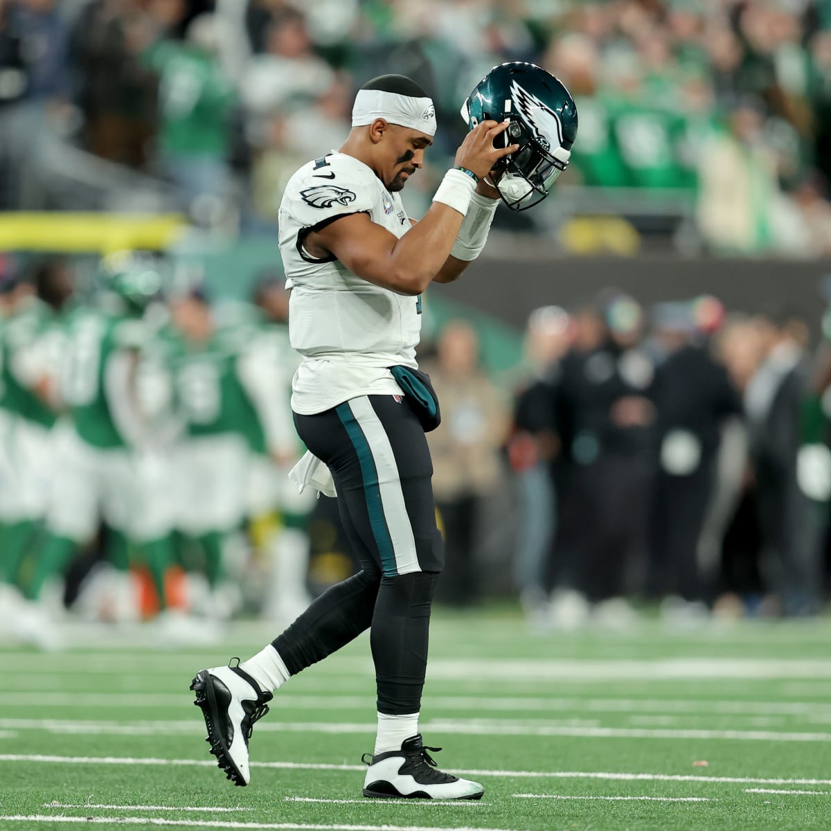 Eagles QB Jalen Hurts' pocket presence was shaky in loss to Jets