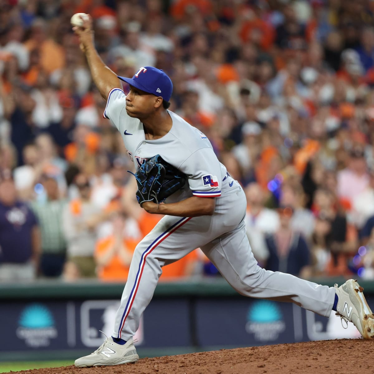 Ranger Suárez lowers ERA to best in postseason history