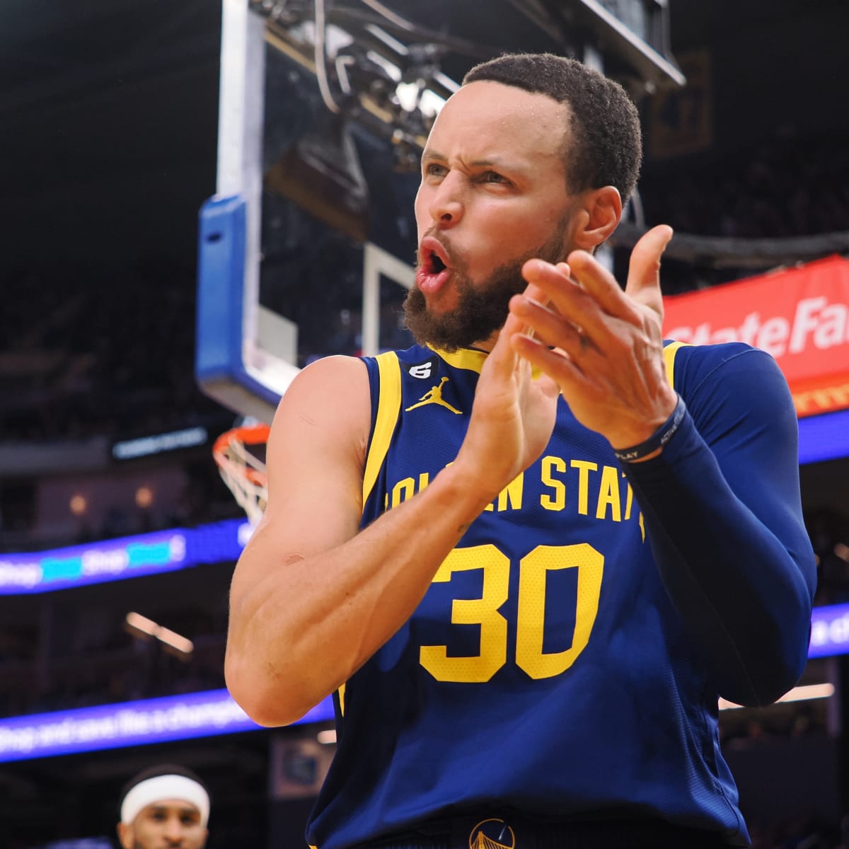 Warriors: Steph Curry's night night pic vs Kings goes completly viral