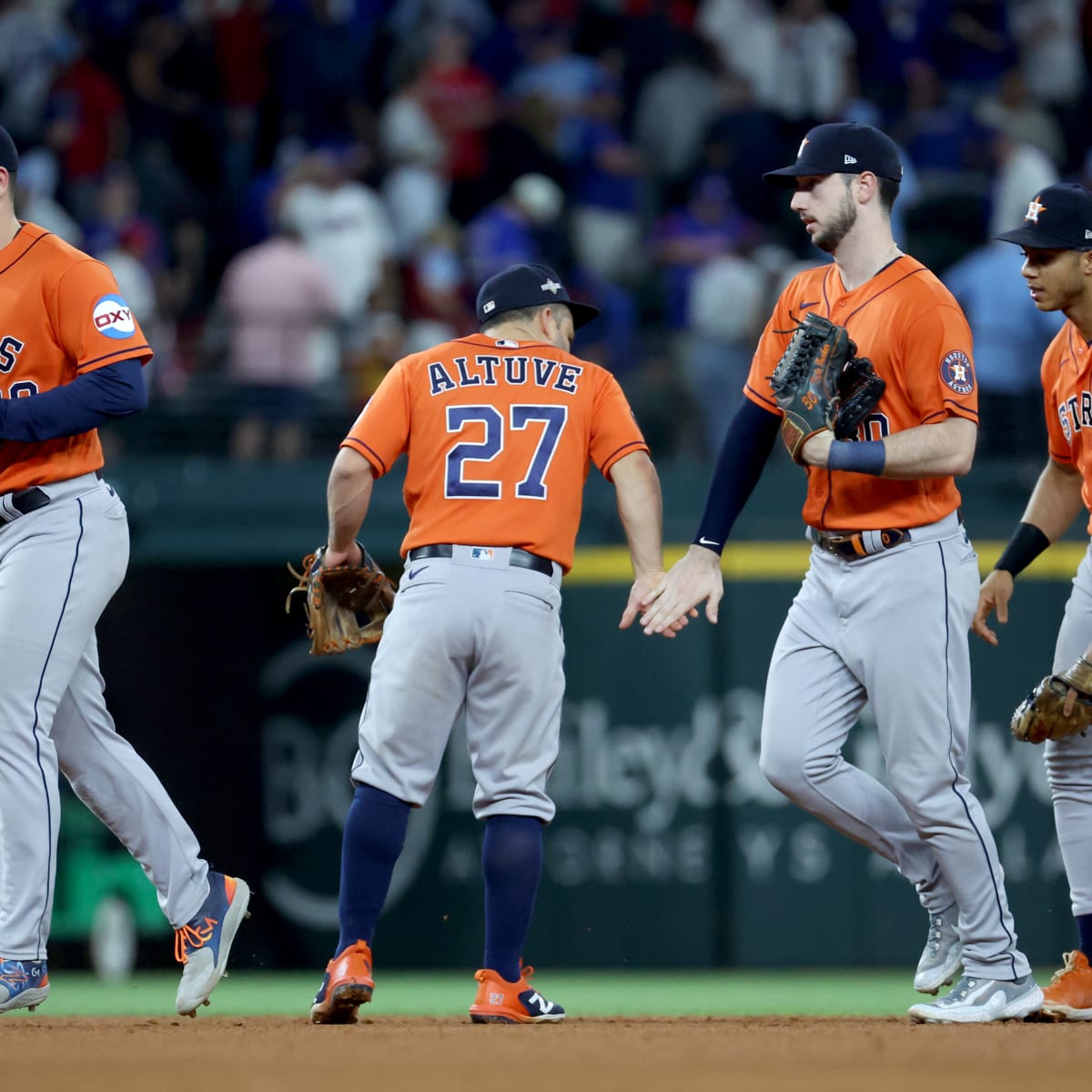 Altuve, Javier lead Astros to 8-5 win at Rangers as Houston closes